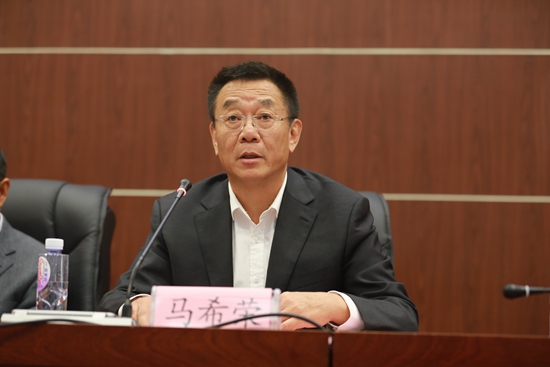 马希荣校长讲话.jpg